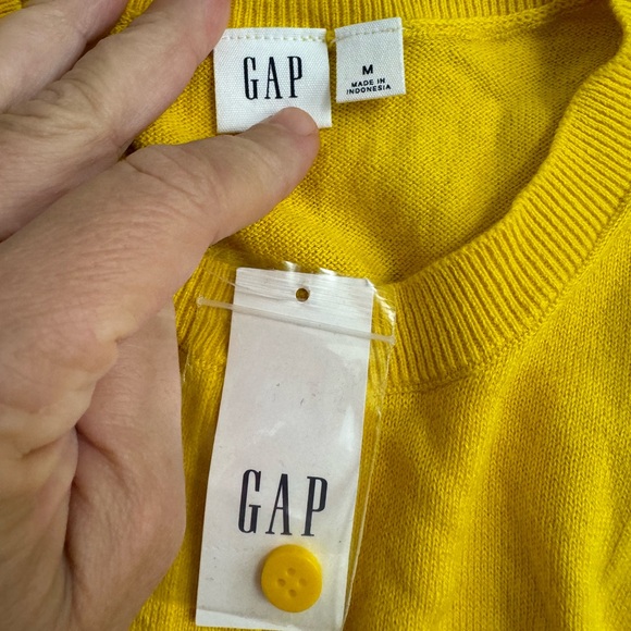 NWT gap button front sweater size medium - Picture 3 of 5
